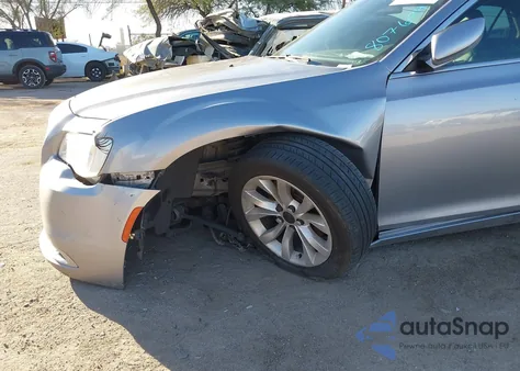 2015 Chrysler 300 Limited z USA, uszkodzony, nr VIN 2C3CCAAG7FH807629